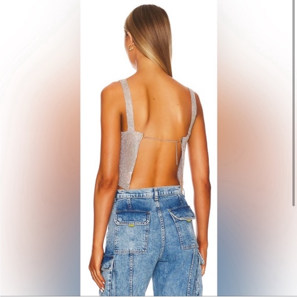 Revolve Superdown MACKENZIE CROP TOP IN GOLD - Picture 2 of 3